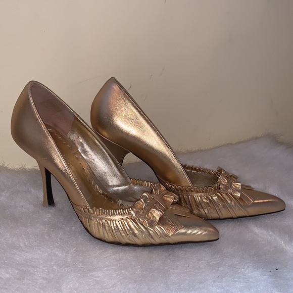 BCBGIRLS Gold Tone Pumps Heels Bow and Ruched Front Pointy Toe Leather - Picture 2 of 10